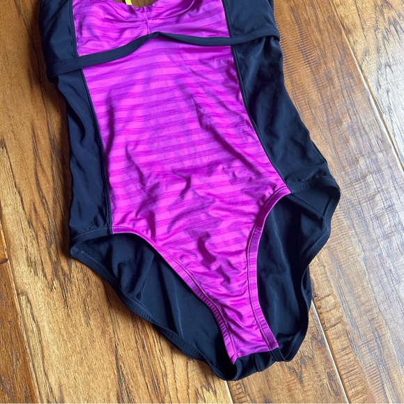 Nike Racerback Tie Back Pink Stripe One Piece Swimsuit Size 10 - Picture 3 of 8